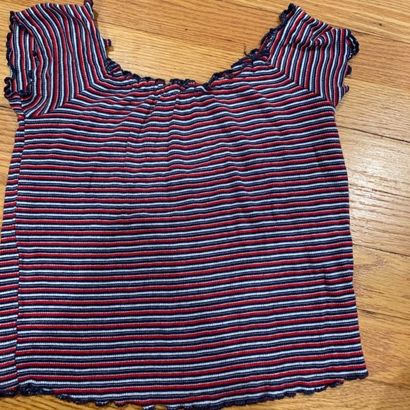 off the shoulder shirt - Picture 2 of 3